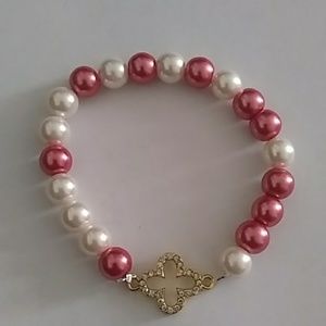 Cute pink and white pearl bracelet